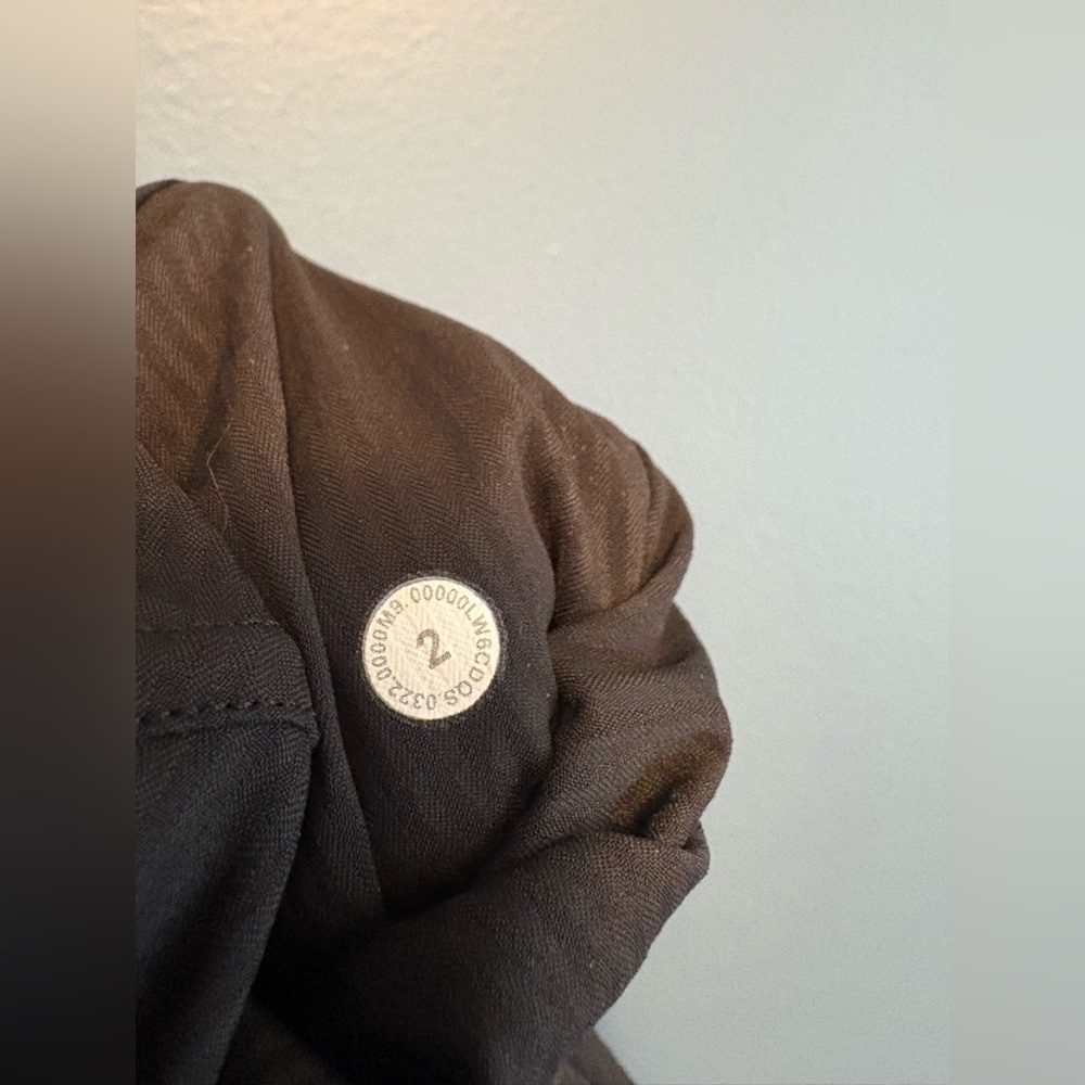Lululemon Dance Studio Mid-Rise Crop 25" Size 2 - Picture 10 of 10